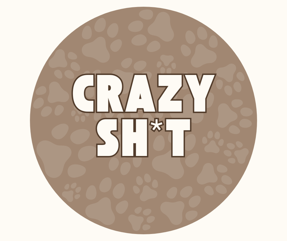 Creme Hintergrund, brauner Kreis mit beigen Pfoten und Schriftzug in beige mit braunem Rand: CRAZY SH*T