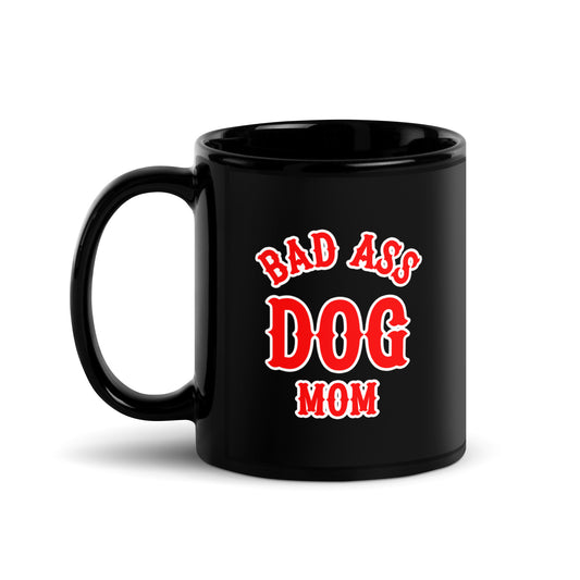 schwarze Tasse und rot weißer Schriftzug